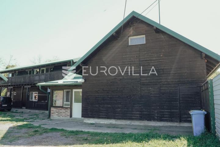 Ilok, Šarengrad, Imanje uz samu obalu Dunava s vlastitim pristupom rijeci