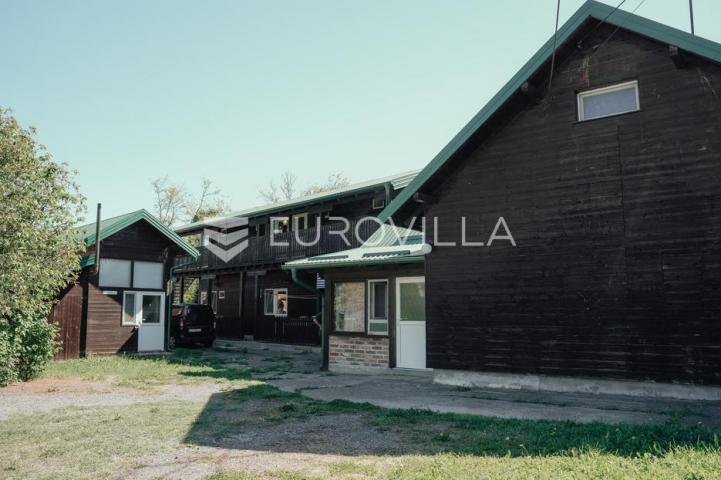 Ilok, Šarengrad, Imanje uz samu obalu Dunava s vlastitim pristupom rijeci