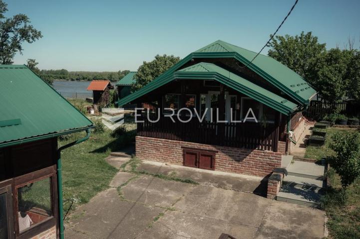 Ilok, Šarengrad, Imanje uz samu obalu Dunava s vlastitim pristupom rijeci