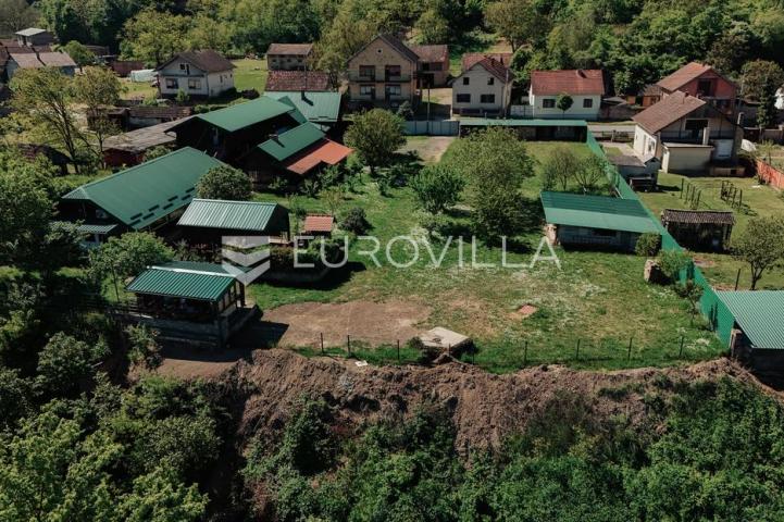 Ilok, Šarengrad, Imanje uz samu obalu Dunava s vlastitim pristupom rijeci