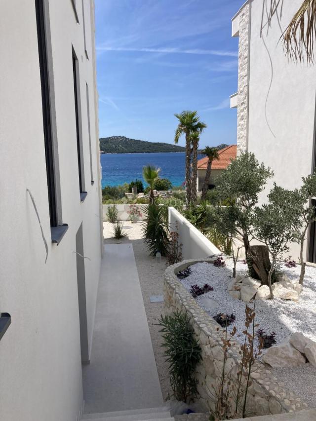 LUXURY PRIVATE APARTMENT BY THE SEA
