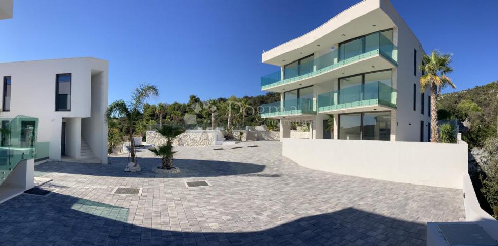 LUXURY PRIVATE APARTMENT BY THE SEA