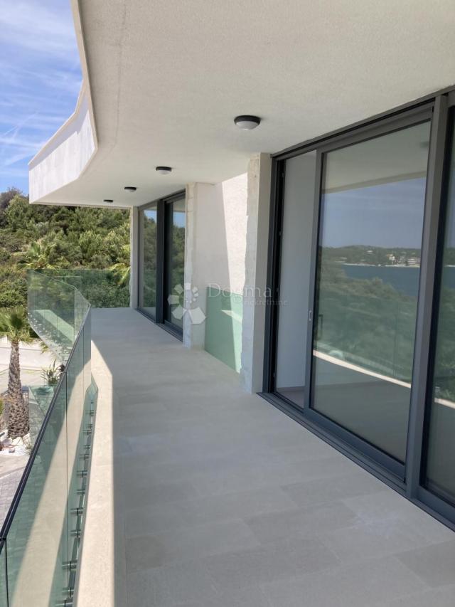LUXURY PRIVATE APARTMENT BY THE SEA