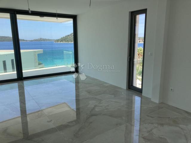 LUXURY PRIVATE APARTMENT BY THE SEA