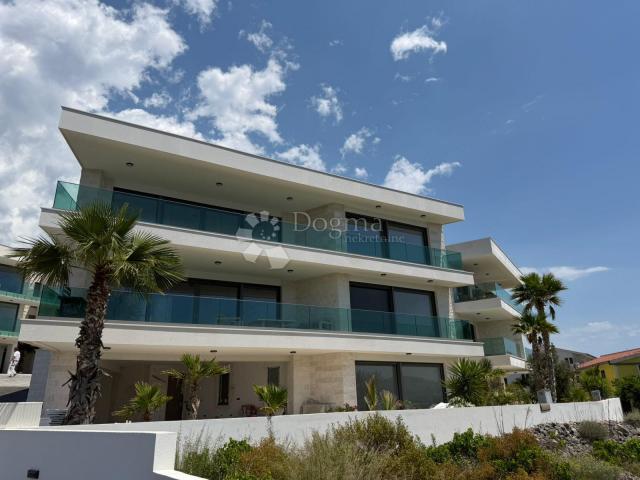 LUXURY PRIVATE APARTMENT BY THE SEA