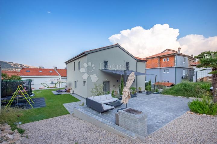 SAMOSTOJEĆA KUĆA UZ MORE (par minuta od plaže) BAŠKA - otok Krk
