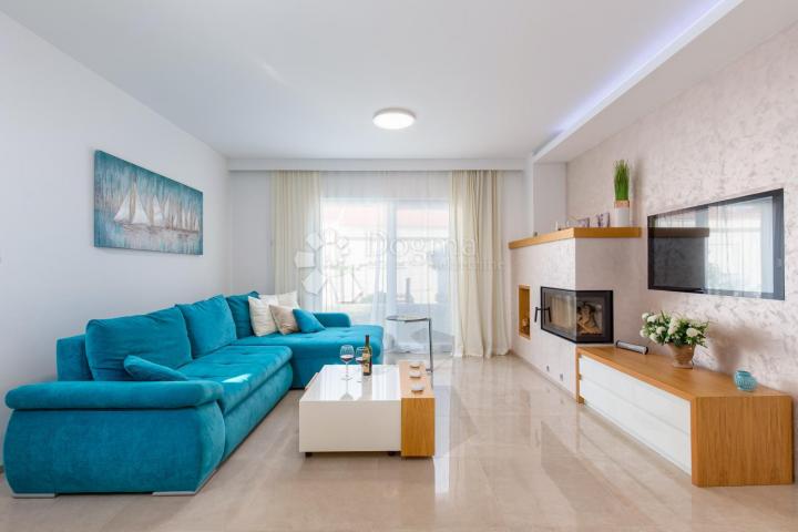 SAMOSTOJEĆA KUĆA UZ MORE (par minuta od plaže) BAŠKA - otok Krk