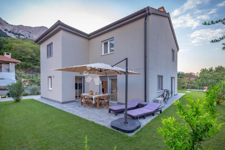 SAMOSTOJEĆA KUĆA UZ MORE (par minuta od plaže) BAŠKA - otok Krk