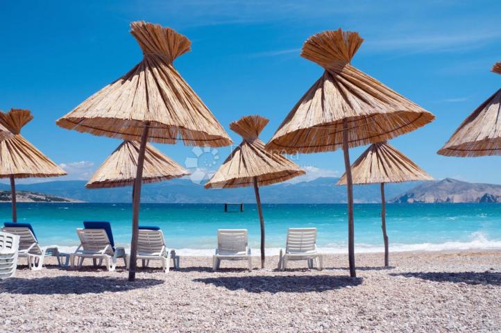 SAMOSTOJEĆA KUĆA UZ MORE (par minuta od plaže) BAŠKA - otok Krk