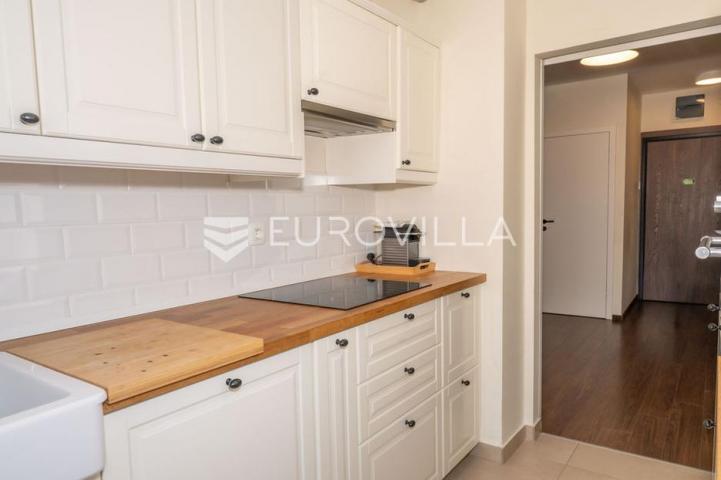 Krk, Grad Krk, stan 70 m², garaža 20 m²