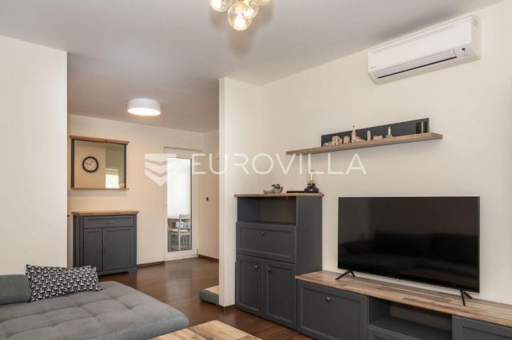 Krk, Grad Krk, stan 70 m², garaža 20 m²