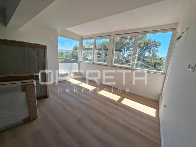 Renovirani dvosoban stan na Gripama, 80 m2. 