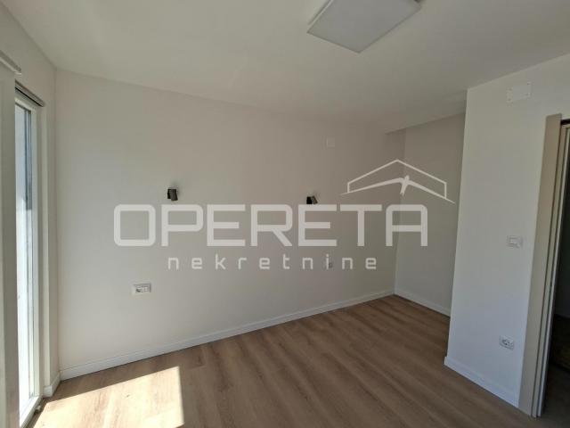 Renovirani dvosoban stan na Gripama, 80 m2. 