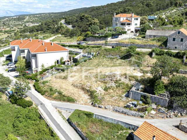 Nerežišća, Brač, građevinsko zemljište s pogledom, 450m2