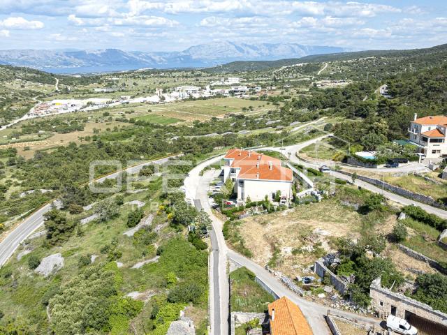 Nerežišća, Brač, građevinsko zemljište s pogledom, 450m2