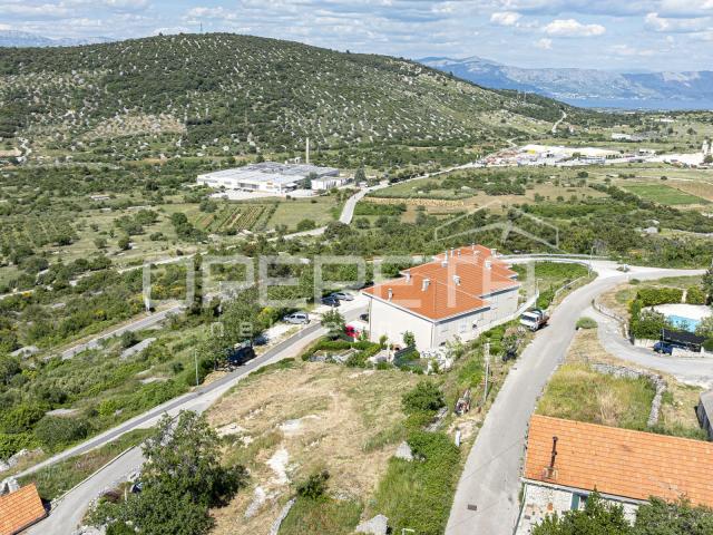 Nerežišća, Brač, građevinsko zemljište s pogledom, 450m2