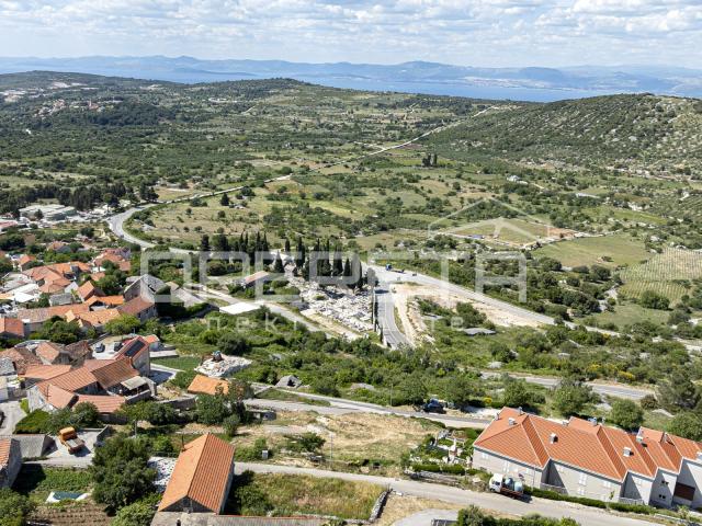 Nerežišća, Brač, građevinsko zemljište s pogledom, 450m2