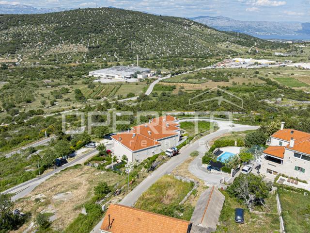 Nerežišća, Brač, građevinsko zemljište s pogledom, 450m2