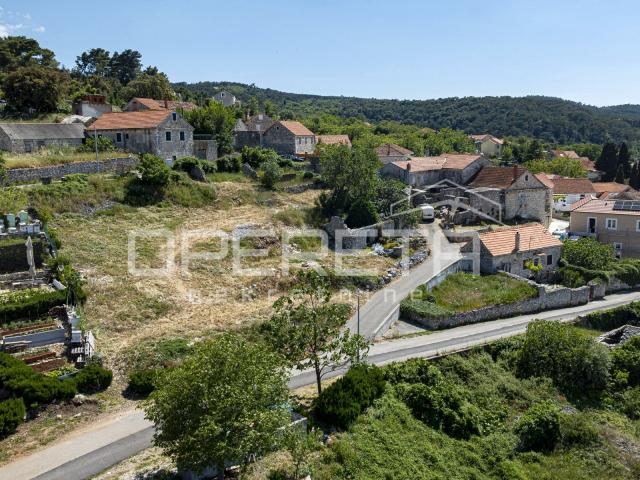 Nerežišća, Brač, građevinsko zemljište s pogledom, 450m2