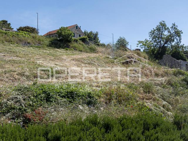 Nerežišća, Brač, građevinsko zemljište s pogledom, 450m2
