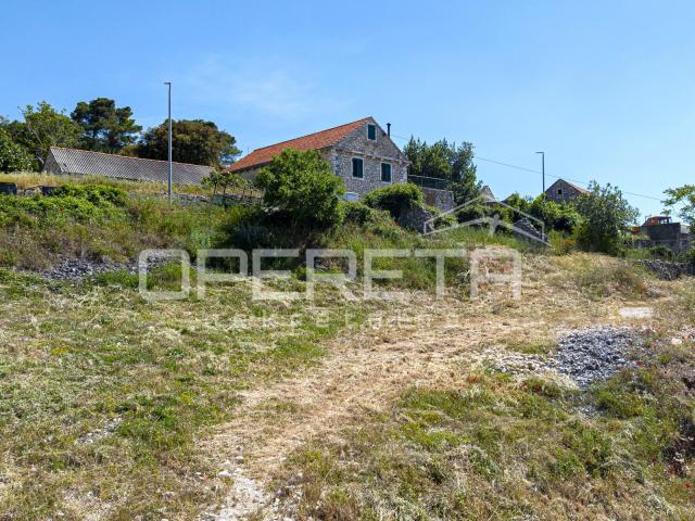 Nerežišća, Brač, građevinsko zemljište s pogledom, 450m2