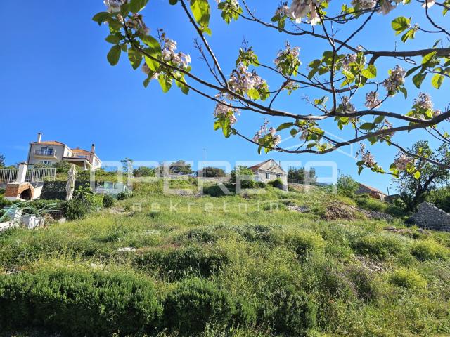 Nerežišća, Brač, građevinsko zemljište s pogledom, 450m2