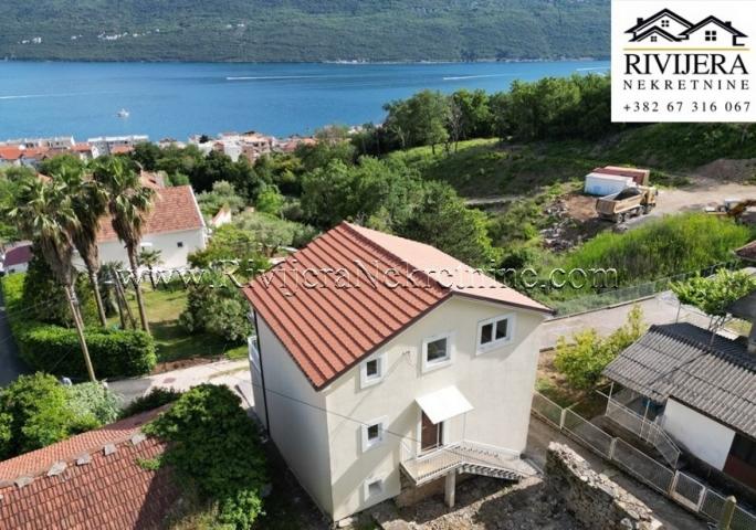 Family house with a beautiful  sea  view Baosic Boka Kotorska
