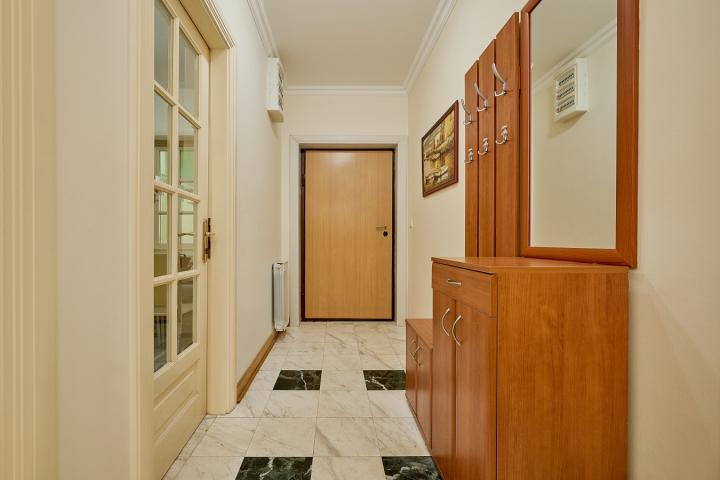 Apartman sa 4 spavace sobe, Sveti Stefan, 1 linija