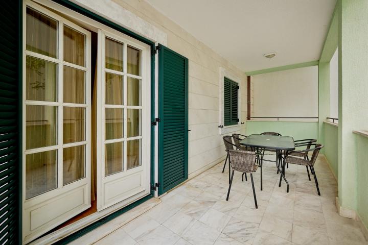 Apartman sa 4 spavace sobe, Sveti Stefan, 1 linija