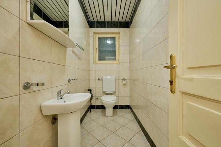 Apartman sa 4 spavace sobe, Sveti Stefan, 1 linija