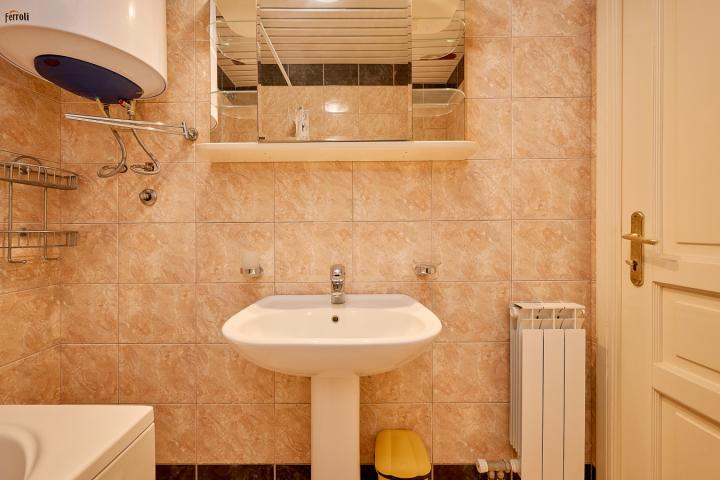 Apartman sa 4 spavace sobe, Sveti Stefan, 1 linija