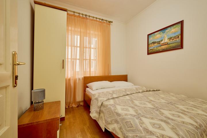 Apartman sa 4 spavace sobe, Sveti Stefan, 1 linija