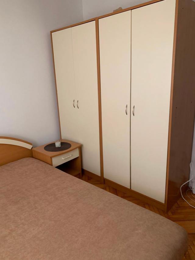 Izdavanje dvosobnog stana 85m2 u Budvi (Izdavanje na duzi period)