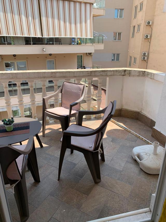 Izdavanje dvosobnog stana 85m2 u Budvi (Izdavanje na duzi period)