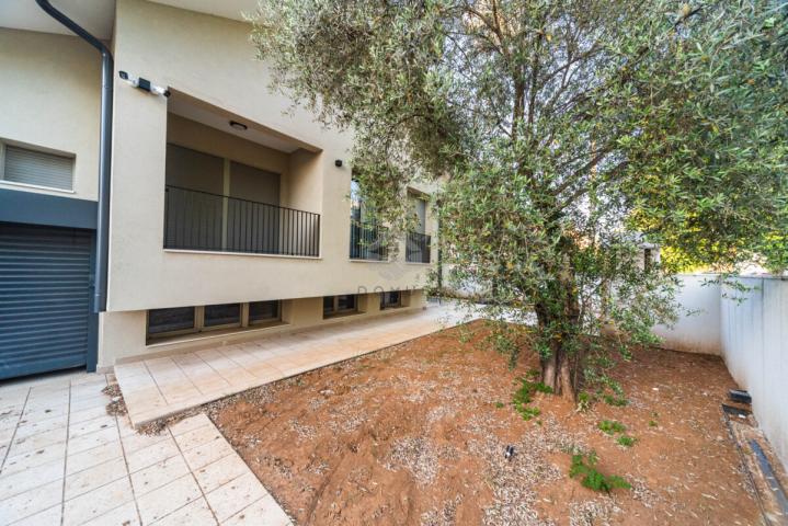 Porodična kuća 280m2 na placu 800m2, Stari Aerodrom - Podgorica