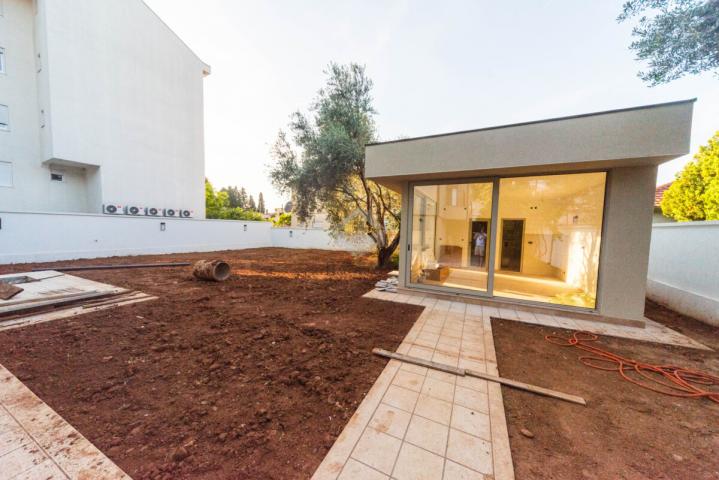 Porodična kuća 280m2 na placu 800m2, Stari Aerodrom - Podgorica