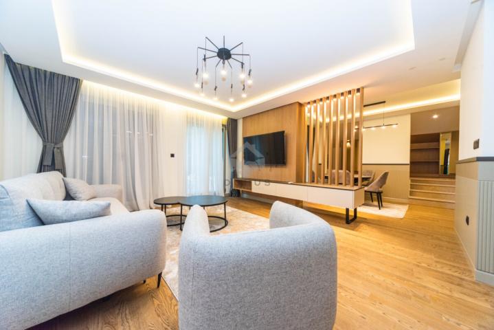 Porodična kuća 280m2 na placu 800m2, Stari Aerodrom - Podgorica