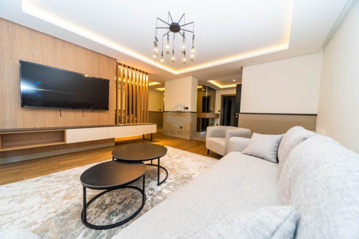 Porodična kuća 280m2 na placu 800m2, Stari Aerodrom - Podgorica