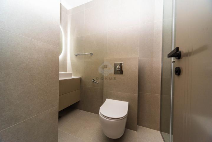 Porodična kuća 280m2 na placu 800m2, Stari Aerodrom - Podgorica