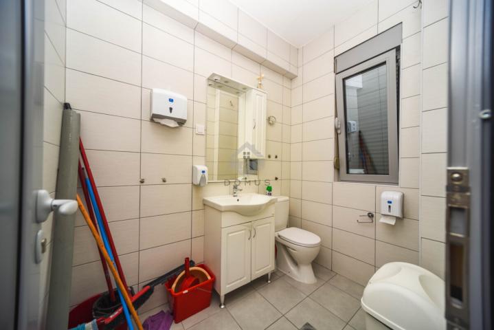 Poslovni prostor 80m2 + 2 parkinga, Zabjelo - Podgorica