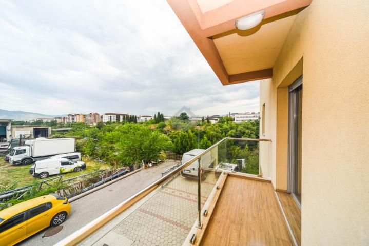 Trosoban stan 77m2 + parking, Zabjelo - Podgorica
