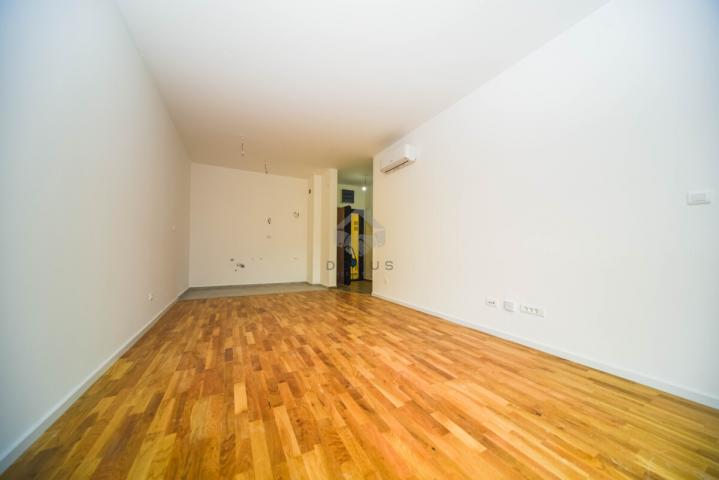 Jednosoban stan 45m2 + parking, Tološi - Podgorica