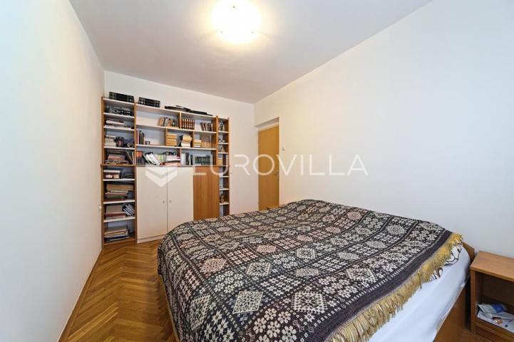 Osijek, Retfala, prodaja prostrane obiteljske kuće s garažom i uređenim dvorištem, površine 382 m²