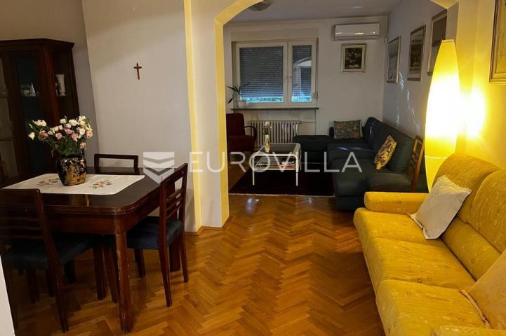 Osijek, Retfala, prodaja prostrane obiteljske kuće s garažom i uređenim dvorištem, površine 382 m²