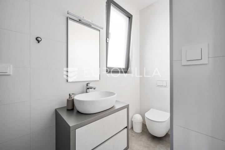 Šibenik, Žaborić, moderna villa s bazenom