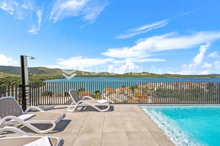 Šibenik, Žaborić, moderna villa s bazenom