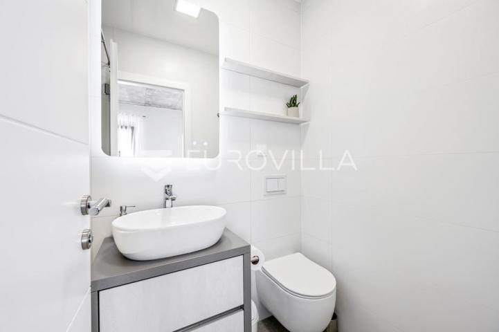 Šibenik, Žaborić, moderna villa s bazenom