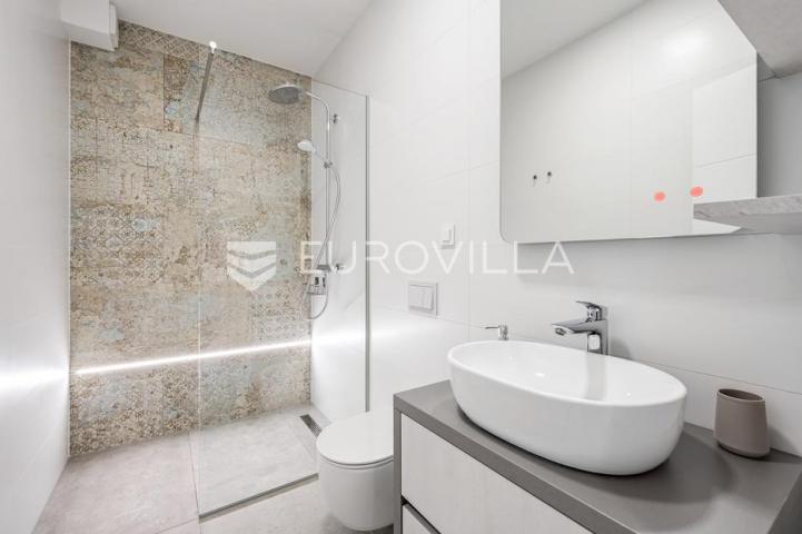 Šibenik, Žaborić, moderna villa s bazenom