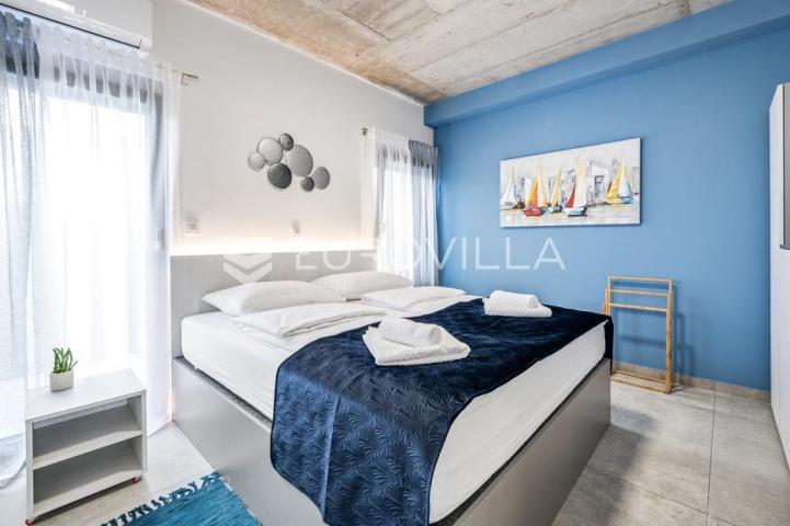 Šibenik, Žaborić, moderna villa s bazenom