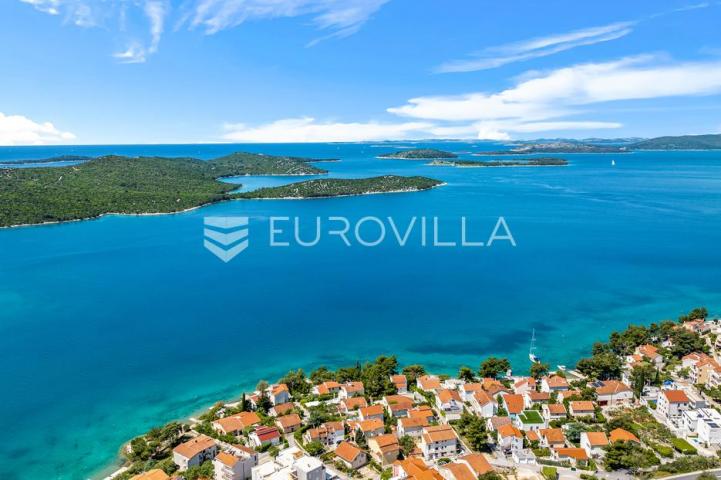Šibenik, Žaborić, moderna villa s bazenom